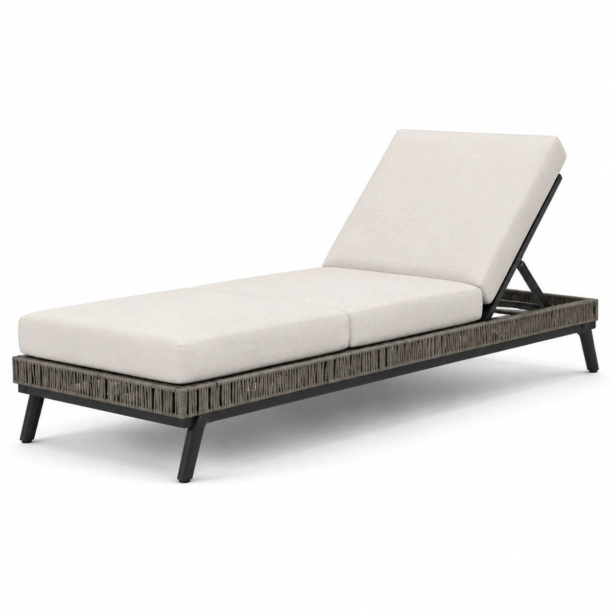 Chaise longue en métal et résine tressée beige